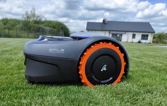 Baner: Robot Koszący Segway i108: opinia i recenzja robota bez przewodu ograniczającego.